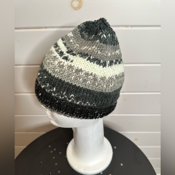 Hand Knit Toque - Picture 4 of 4